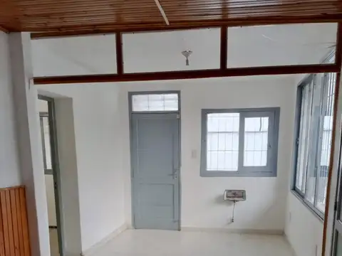 Casa 6 ambientes con 1 baño