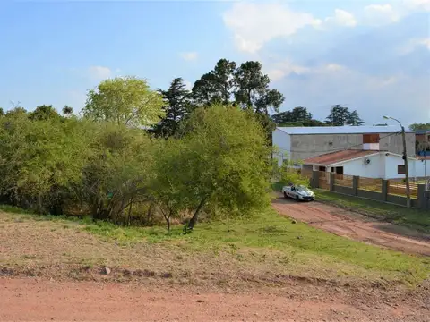 SE VENDE TERRENO EN ESQUINA 305 m2 EN V.DEL DIQUE 