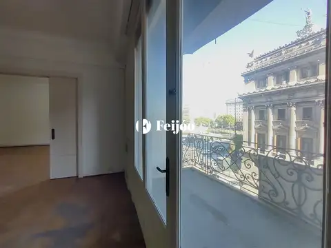 VENTA | Piso 350 m², Apto Profesional/Vivienda • Frente al Congreso Nacional