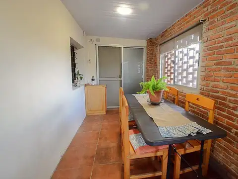 Casa 4 ambientes con 2 baños