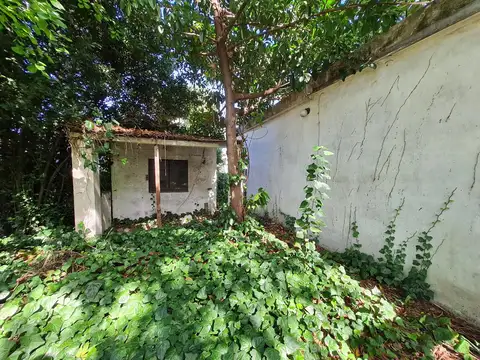 Terreno de 11 x 30 con casa a demoler