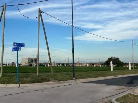 TERRENO EN DOCTA CENTRAL - A METROS DE LA ESCUELA