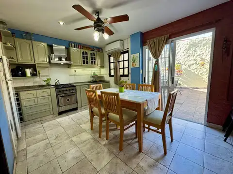 PH Tipo Casa 4 Ambientes con 3 Dormitorios, Patio y Cochera | Villa Lynch | Sin Expensas