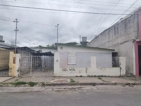 Casa en Venta de 4 Dormitorios en B° Santa Lucía, Salta Capital