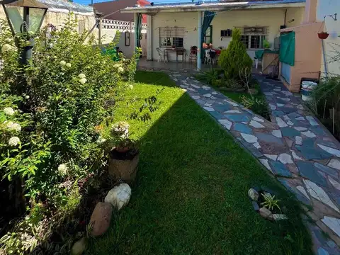 CASA EN VENTA 3 AMBIENTES C/NJARDIN Y COCHERA CERRADA+GALPON