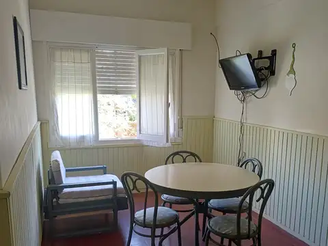 Avenida 1 100, Piso 1