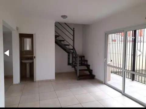 VENTA DUPLEX LUJAN CENTRO.