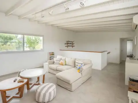Venta casa Barrio Santa Clara Villanueva 4 dormitorios, (2 planta baja) y dependencia  .