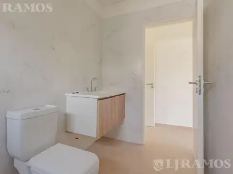 Casa 5 ambientes con 3 baños