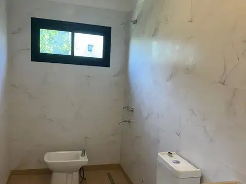 Casa 5 ambientes con 3 baños