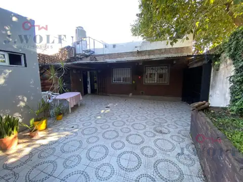 Casa 4 ambientes con 2 baños