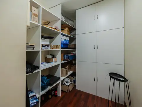 Oficina en Venta con 3 cocheras