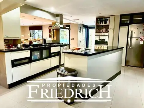 Casa 6 ambientes con 5 baños