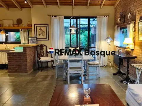 Casa 4 ambientes con 2 baños