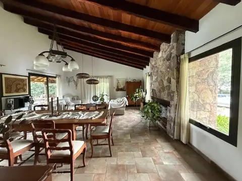 Casa en Venta con 2 cocheras