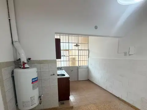 EXCELENTE CASA 3 AMBIENTES EN ALQUILER CON FONDO