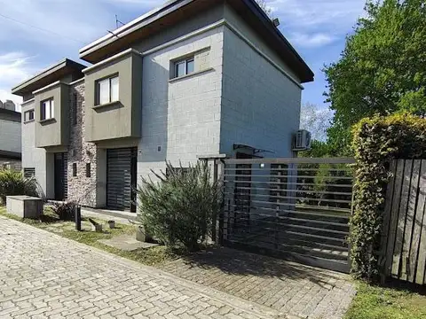 Duplex en alquiler en Jose Hernández de 2 dormitorios en barrio semi cerrado en complejo Mirasoles