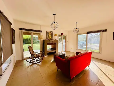 Casa 5 ambientes con 3 baños