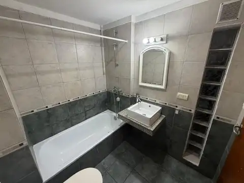 Avenida Mitre 2400, Piso 1