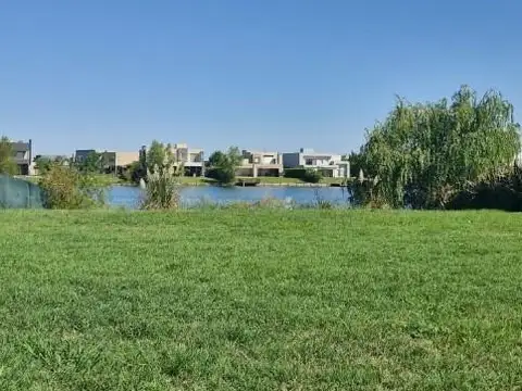 Lote al 300 al AGUA - barrio PUERTO en El Cantón