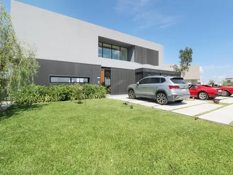 Casa 7 ambientes con 3 baños