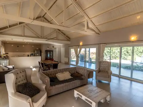 Casa en venta de 5 ambientes en barrio privado arroyo dulce apta credito hipotecario