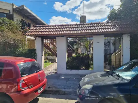Exc. Duplex en complejo cerrado de 3 amb. c/ cochera a mts. de Av. Mitre y Vélez Sarfield 