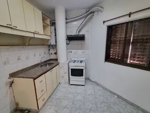 Exc. Duplex en complejo cerrado de 3 amb. c/ cochera a mts. de Av. Mitre y Vélez Sarfield