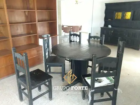 Casa en Venta con 3 cocheras