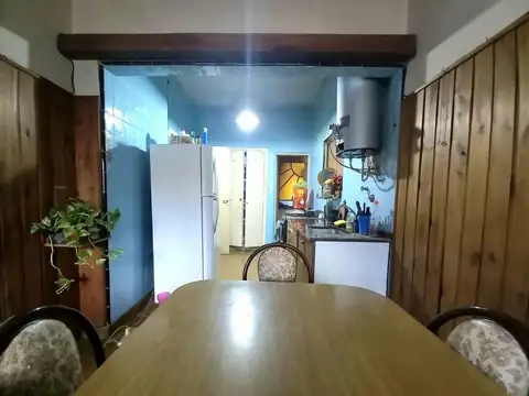 HERMOSA CASA EN CASTELAR NORTE CON JARDIN