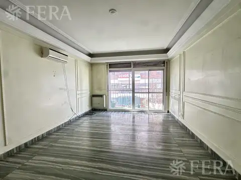 Piso de 4 ambientes con balcón en Avellaneda