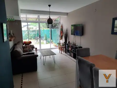 Duplex en venta - 2 dormitorios 2 baños - 1 cochera - 125 mts2 - City Bell