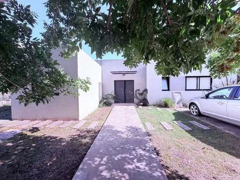 Casa  en Alquiler en Santa Guadalupe, Pilar del Este, Pilar