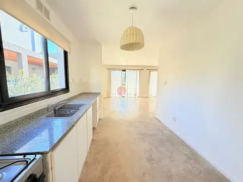 Casa  en Alquiler en Santa Guadalupe, Pilar del Este, Pilar
