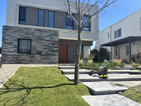 Casa en Alquiler en  Barrio Castaños, Nordelta