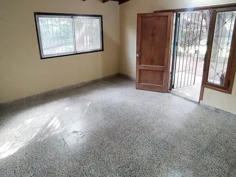 Casa 4 ambientes con 1 baño