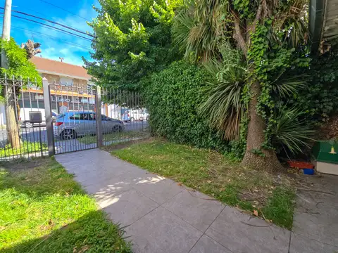 Chalet 3 amb. con garaje doble y parque - Tucumán y Pringles