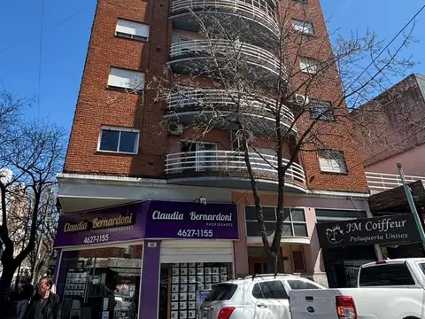 Departamento dos amb.  frente ,  centro moron 