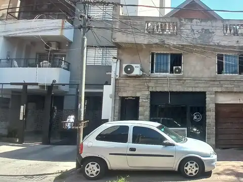 Casa 13 ambientes con 6 baños