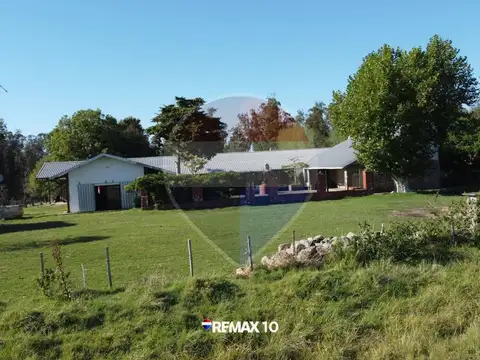 Chacra de 9 hectáreas con múltiples construcciones