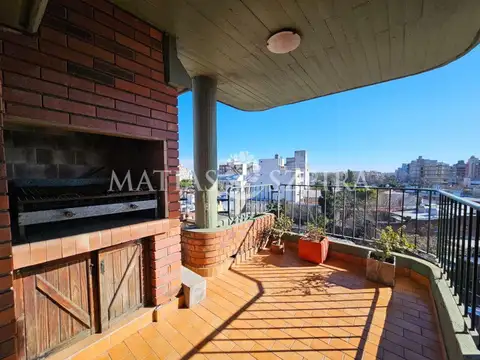 Venta de Piso con doble terraza y cocheras en Castelar Sur