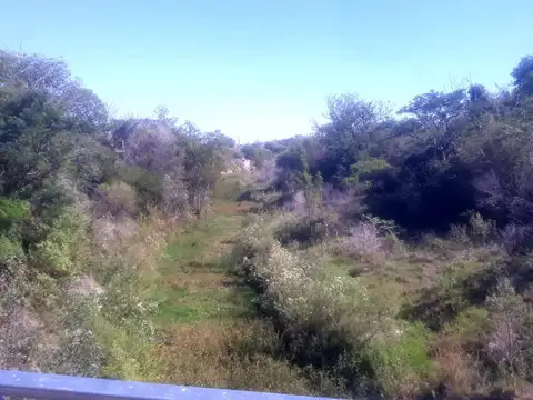 VENDO TERRENO DE 50X50 A METROS DEL ARROYO EN ESQUINA CORRIE