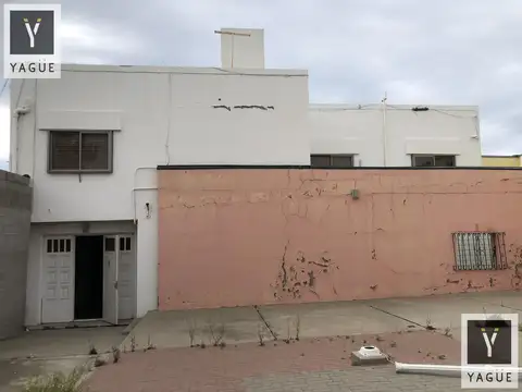 Oficina 16 ambientes con 5 baños