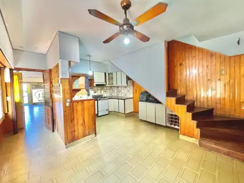 Casa 5 ambientes con 4 baños