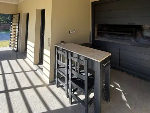 Casa 2 ambientes con 1 baño