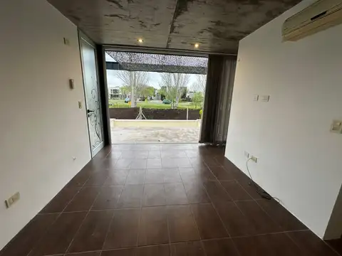 Casa en Alquiler con 1 cochera