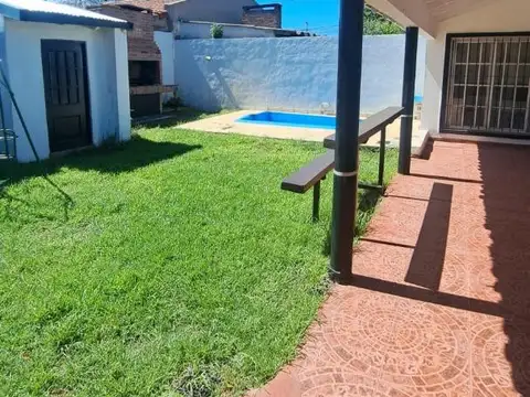 Casa 4 ambientes con 2 baños