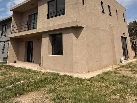 CASA A ESTRENAR 4 DORMITORIOS EN ARGUELLO