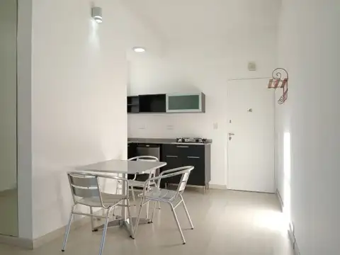 Recoleta, Juncal al 2100 entre Uriburu y Azcuénaga, 1 amb, $ 700.000 + expensas ($ 218.000) + s...