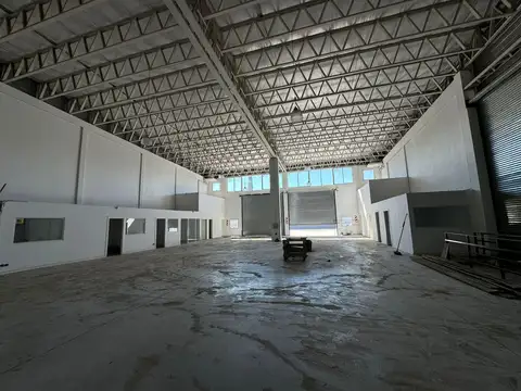 Local en Venta en Villa Luzuriaga, USD 900.000